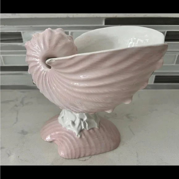 VINTAGE ITALIAN MAJOLICA SEA SHELL PINK & WHITE VASE 7 1/2" X 7" X 4 3/4" ITALY - Picture 6 of 10